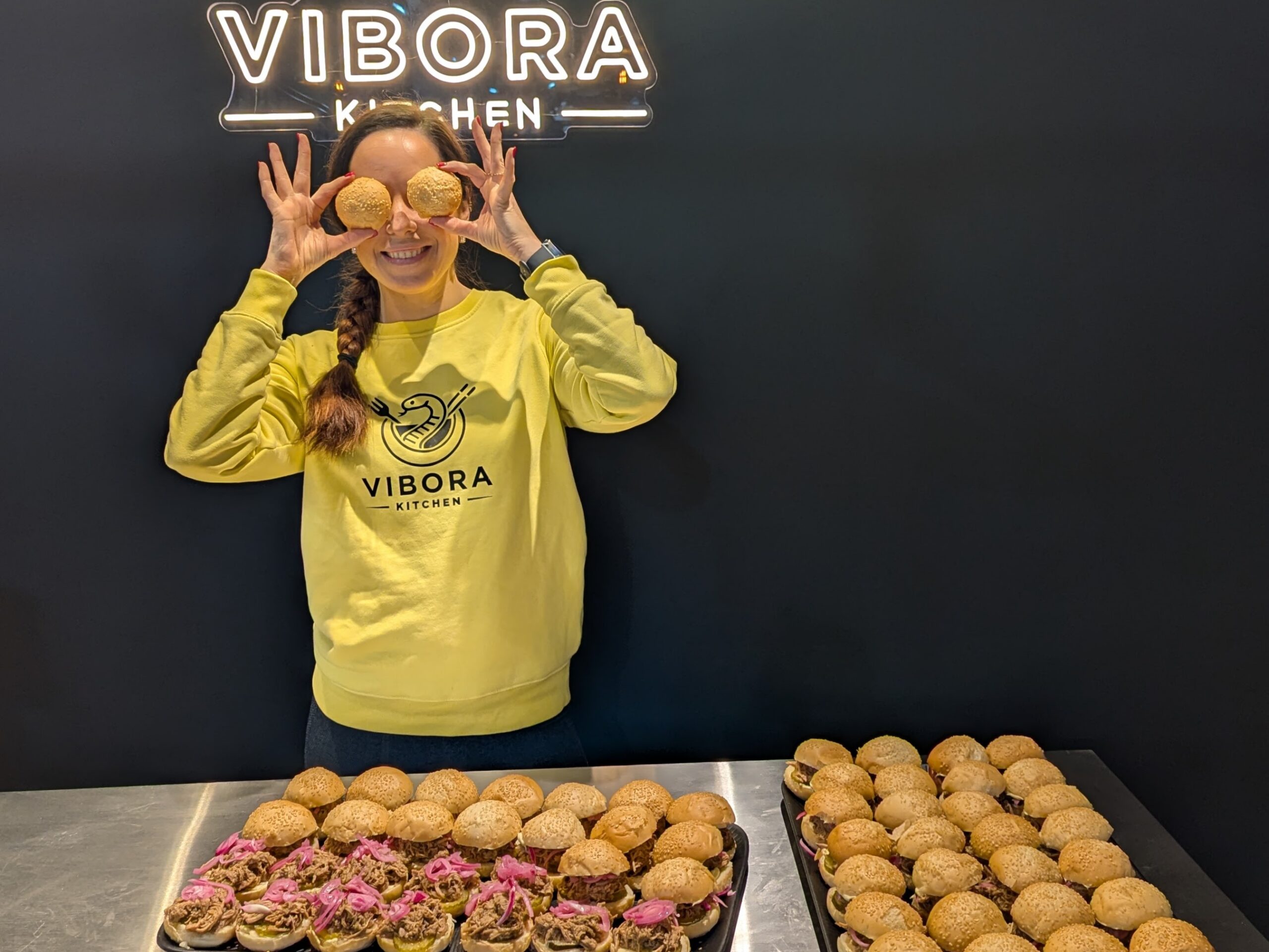Vibora Kitcheni burgerid ja Maria